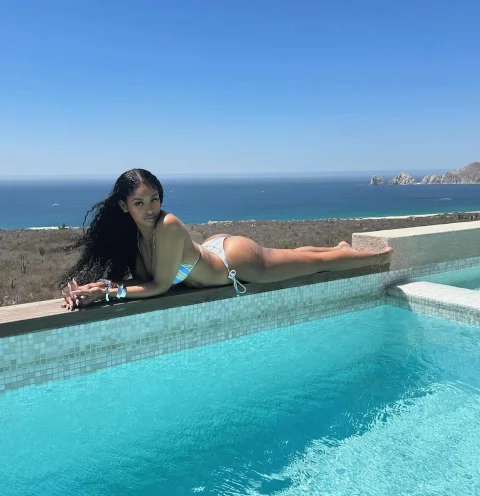 Monica 5