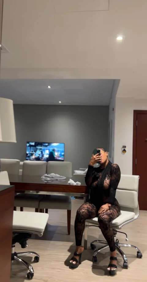 Laura 8